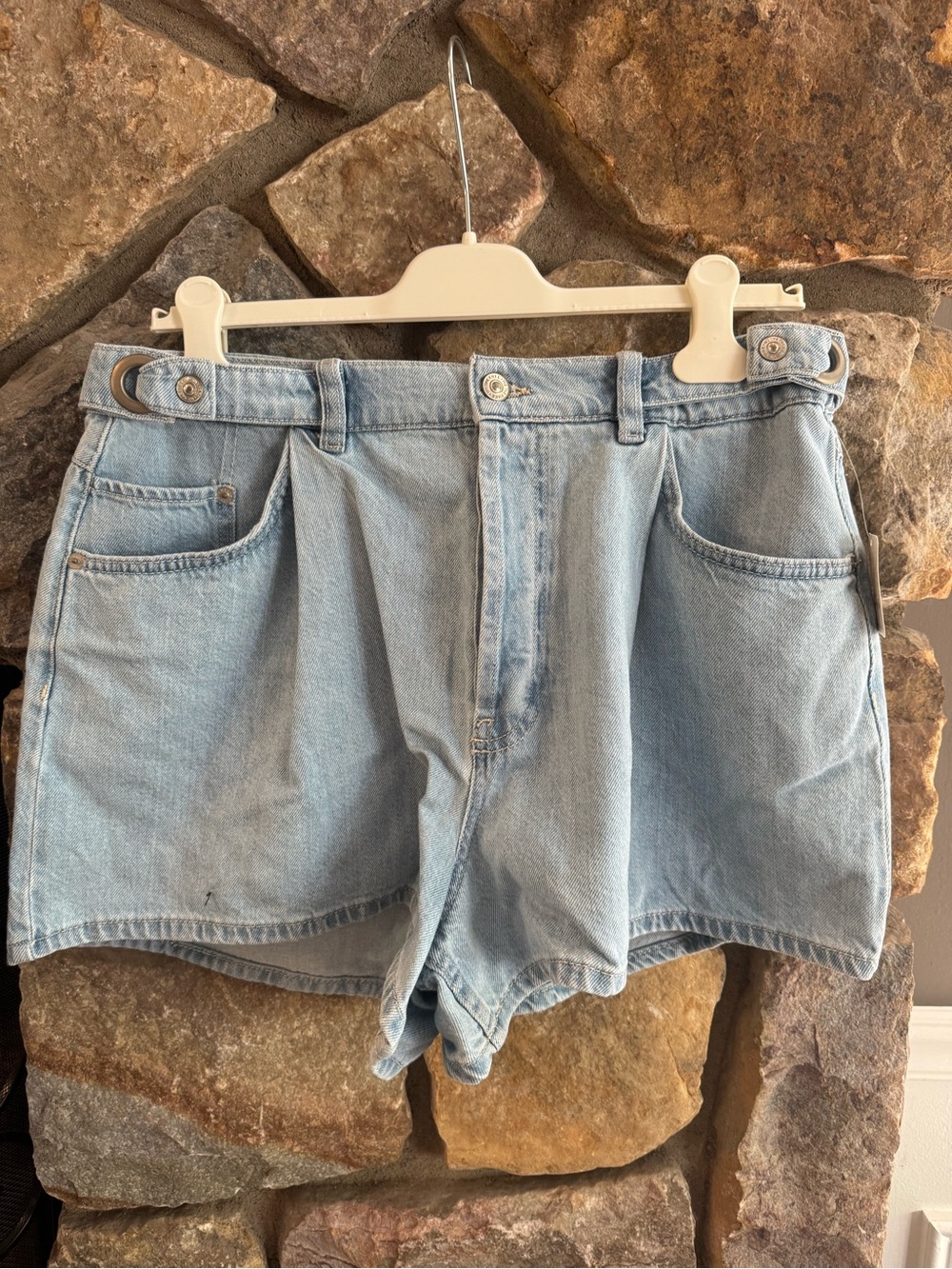 NWT We the Free Crvy Moon Denim
short Size 31 - Picture 3 of 10